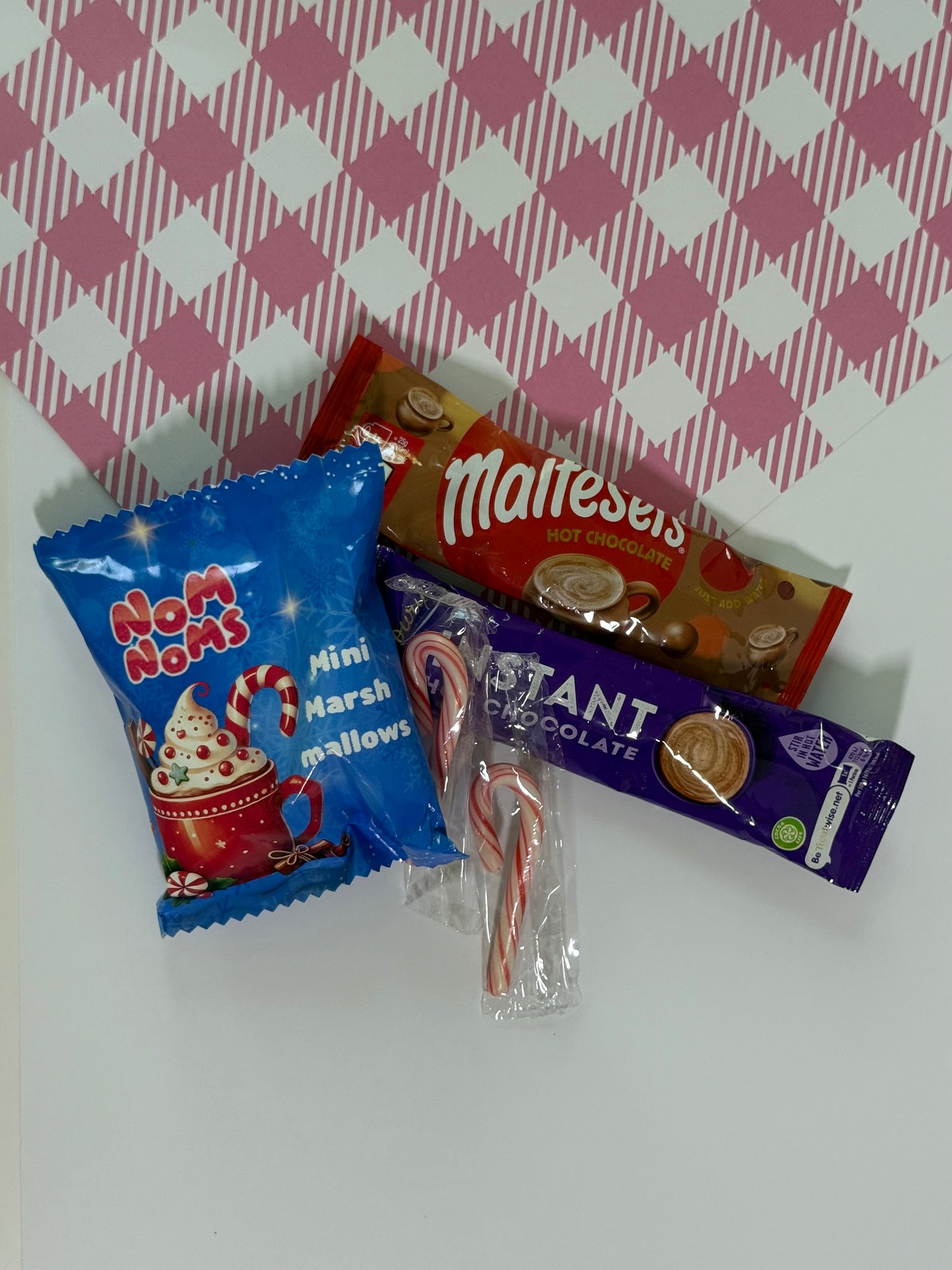 Personalized Reindeer Christmas Mug Set โ 250ml Glass Mug with Hot Chocolate & Marshmallows