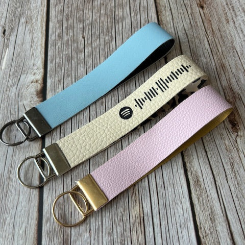 Why Personalized Faux Leather Keychains Make the Perfect Gift